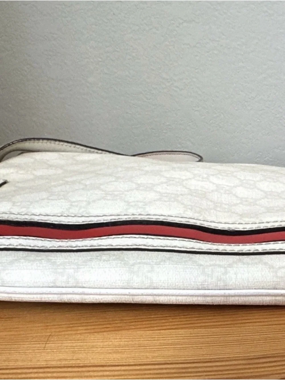 Gucci Cream Signature Crossbody with Red and Navy Stripe